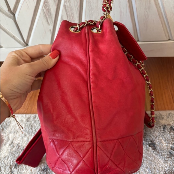 Authentic CHANEL red lambskin bucket with pouch - Picture 4 of 14